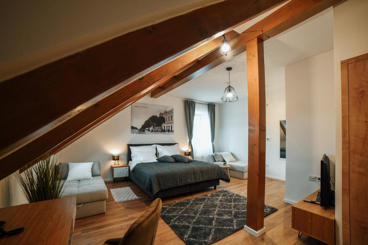 Chop Old House Hotel 大戈里察 外观 照片